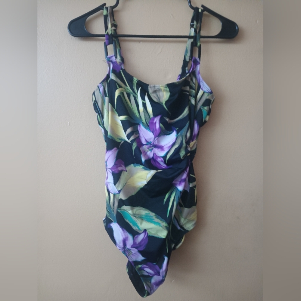 Bathing suît size 8